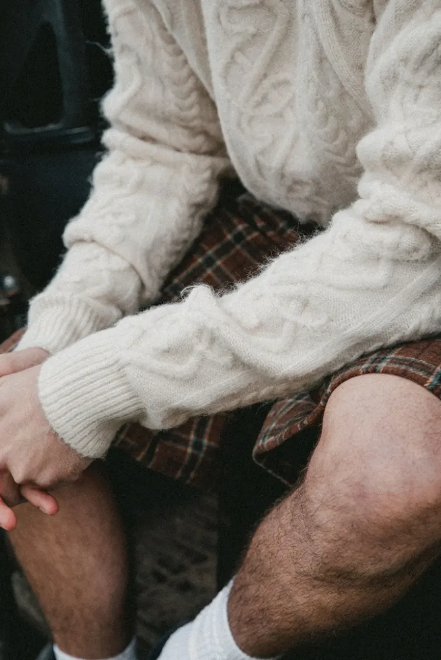 ANTIQUE CABLE KNIT SWEATER