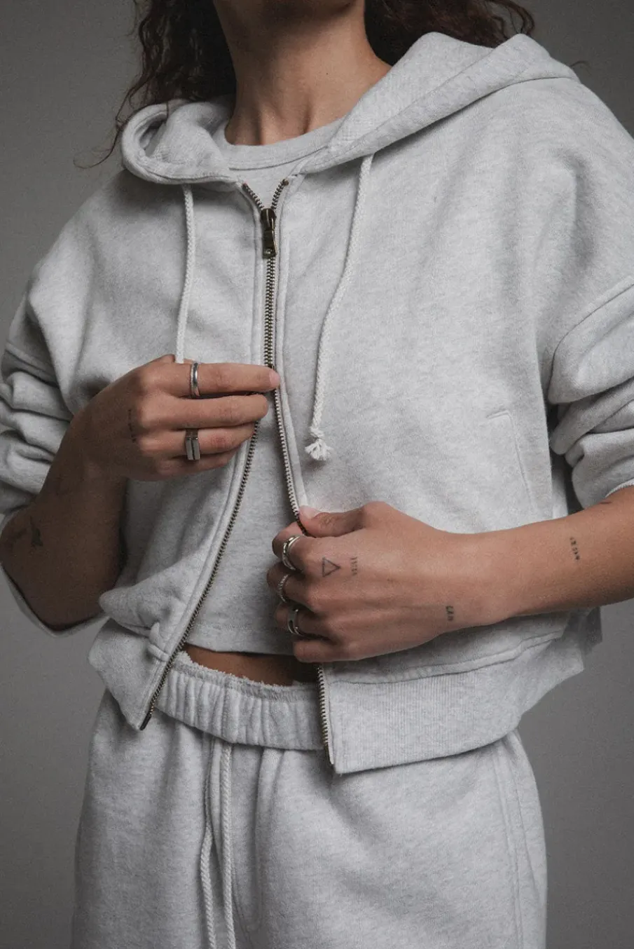 BABYDOLL CROP ZIP HOODIE