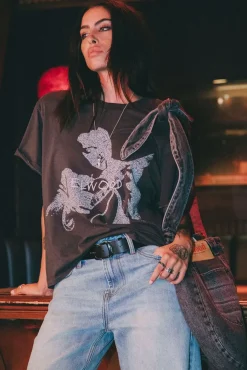 GRAPHIC TINY TEE