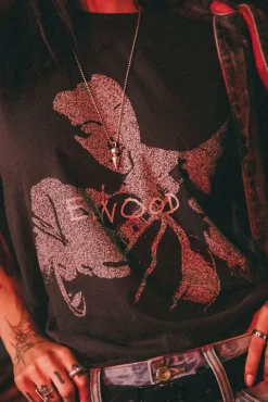 GRAPHIC TINY TEE