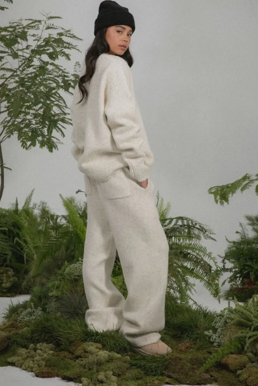 KNIT CREWNECK SWEATER