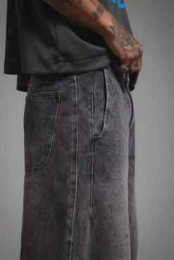 TRAPEZOID SHORT